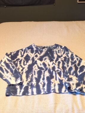 Banana Republic Blue and White Tie-Dye Cropped Sweatshirt